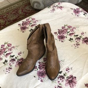 Very nice casual boots